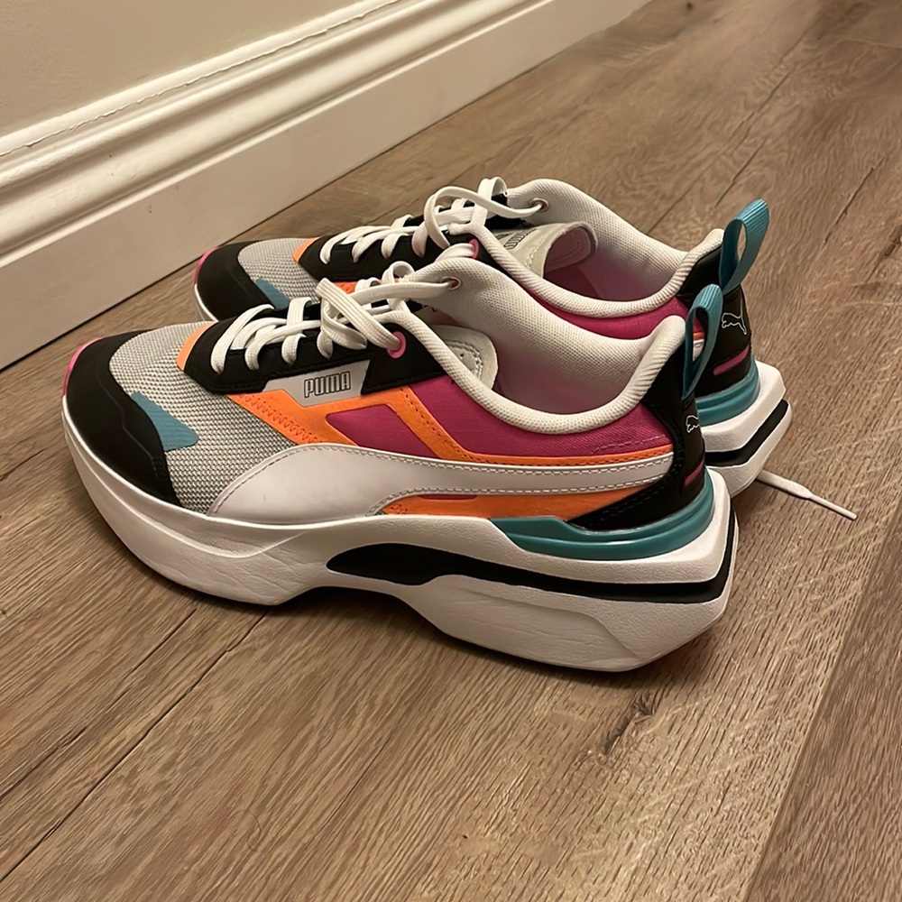 PUMA Women’s sneakers! Size 8 US W